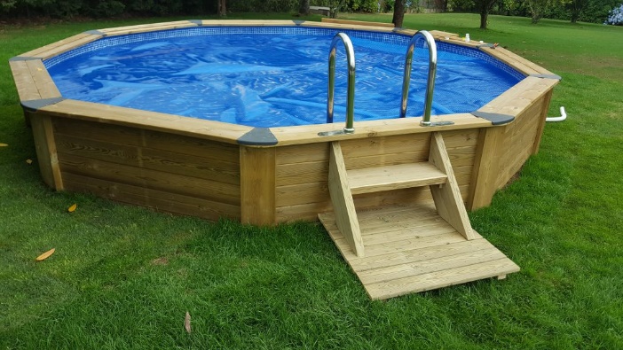 piscina de madera redonda semi enterrada