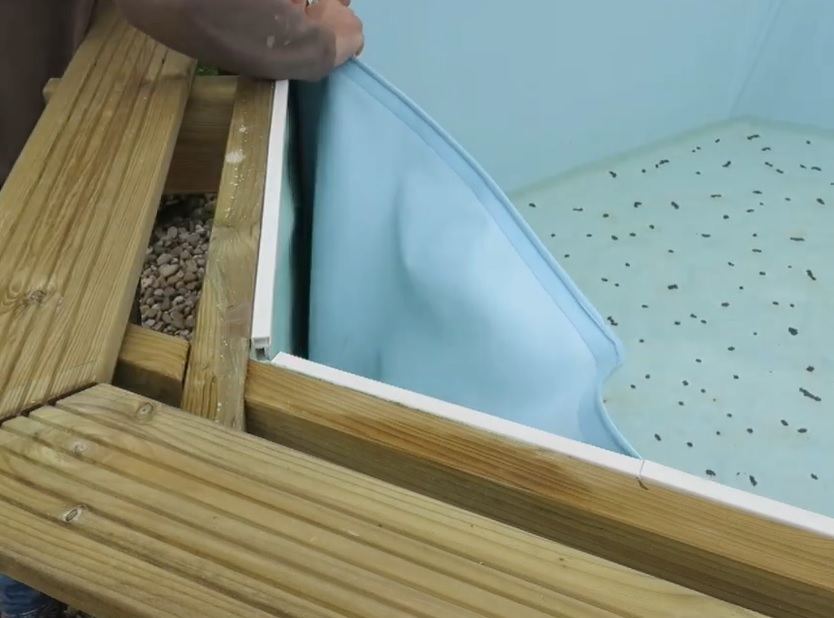 quitar liner piscina madera