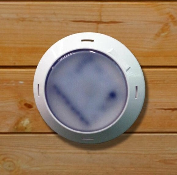 foco led piscina madera