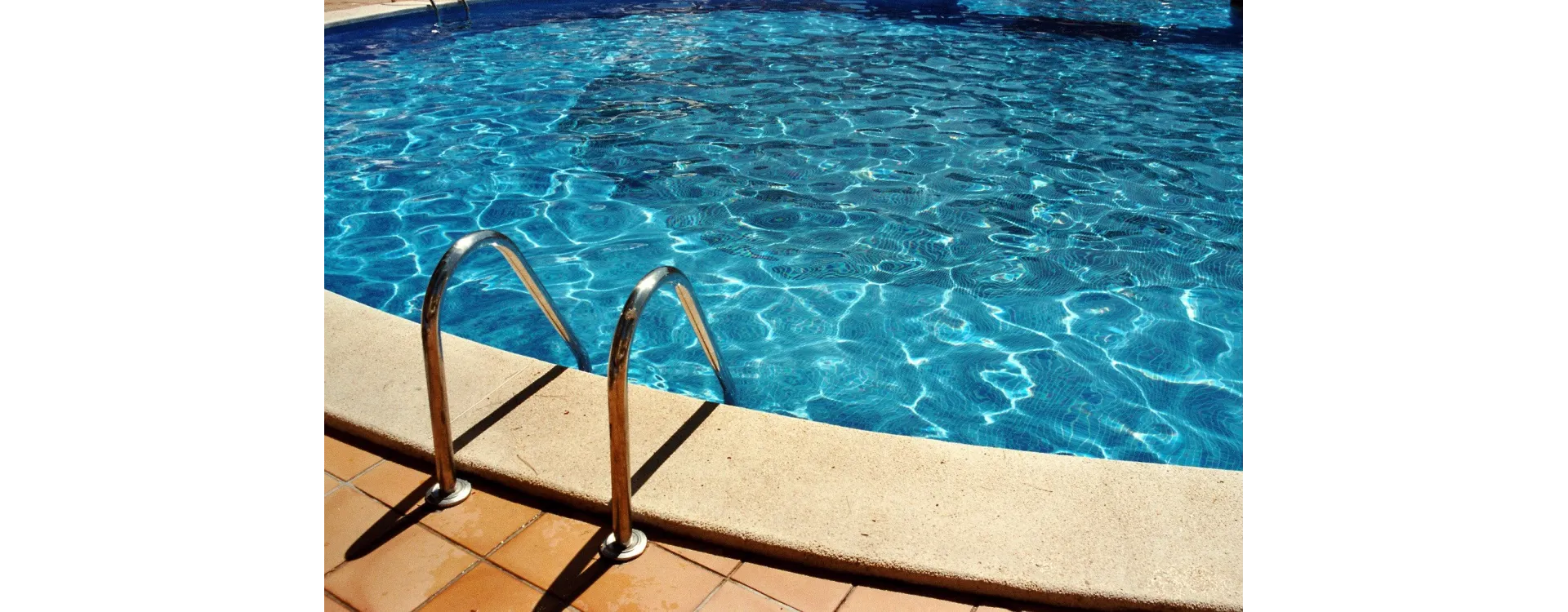 Cómo vaciar una piscina (con o sin bomba de vaciado)