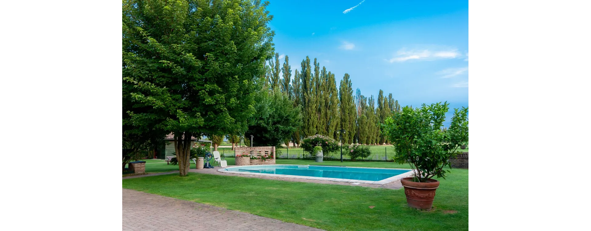 ¿Cómo tener una piscina enterrada en el jardín?