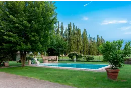 ¿Cómo tener una piscina enterrada en el jardín?